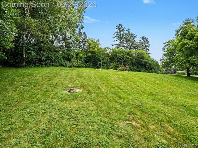 8614 Meadowland Court, York Charter Township, MI 48176