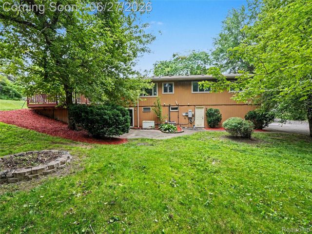 8614 Meadowland Court, York Charter Township, MI 48176