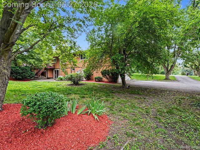8614 Meadowland Court, York Charter Township, MI 48176