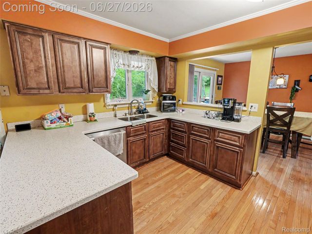 8614 Meadowland Court, York Charter Township, MI 48176