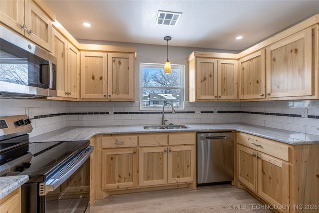 120 E 7th Street, Chelsea, OK 74016