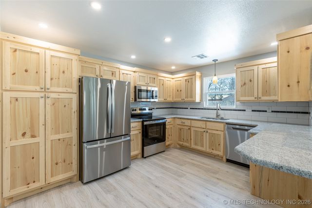 120 E 7th Street, Chelsea, OK 74016