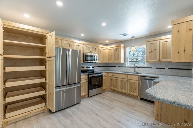 120 E 7th Street, Chelsea, OK 74016