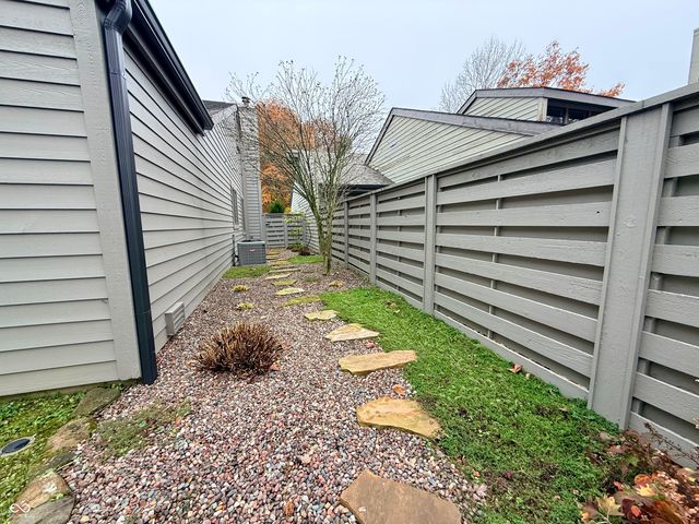 707 Carya Square, Columbus, IN 47201