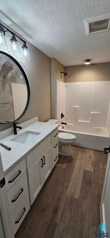 2403 E Joshua Cir Circle, Sioux Falls, SD 57108