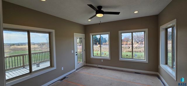 2403 E Joshua Cir Circle, Sioux Falls, SD 57108