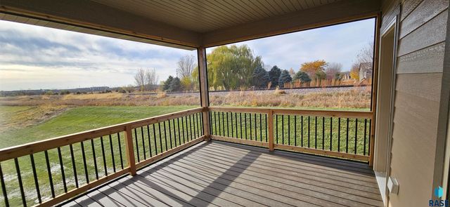 2403 E Joshua Cir Circle, Sioux Falls, SD 57108