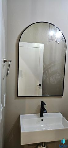 2403 E Joshua Cir Circle, Sioux Falls, SD 57108