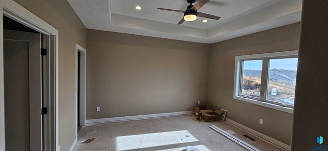 2403 E Joshua Cir Circle, Sioux Falls, SD 57108