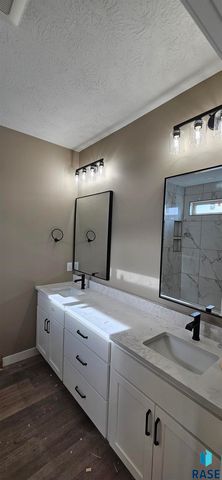 2403 E Joshua Cir Circle, Sioux Falls, SD 57108