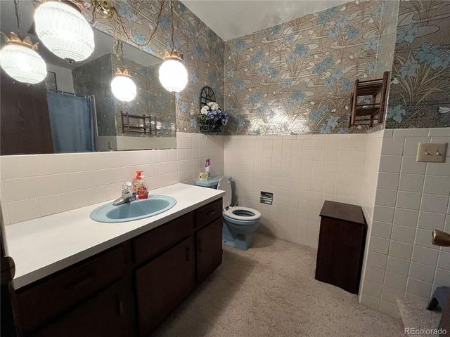 214 6th St, Burlington, CO 80807