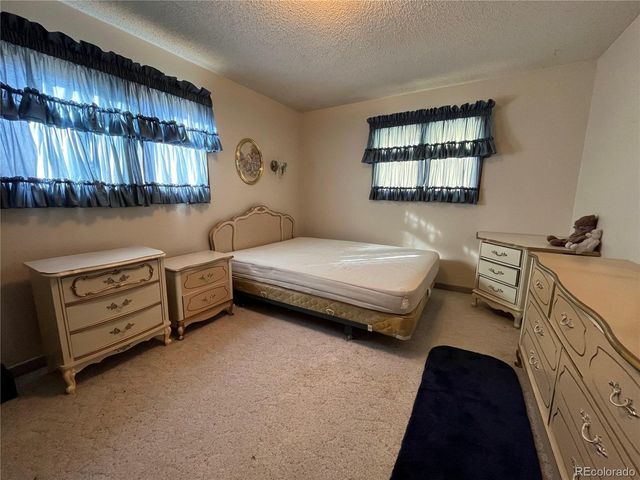 214 6th St, Burlington, CO 80807