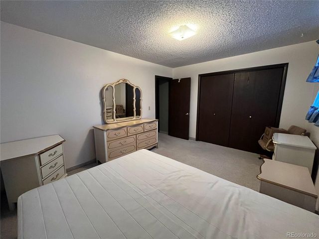 214 6th St, Burlington, CO 80807