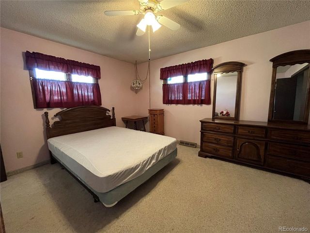 214 6th St, Burlington, CO 80807