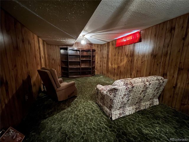 214 6th St, Burlington, CO 80807