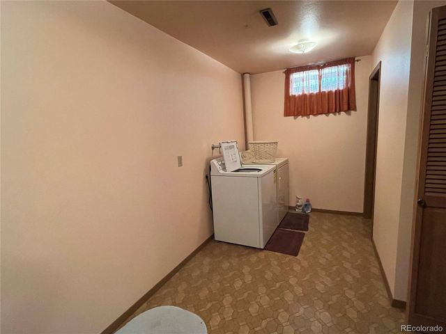 214 6th St, Burlington, CO 80807