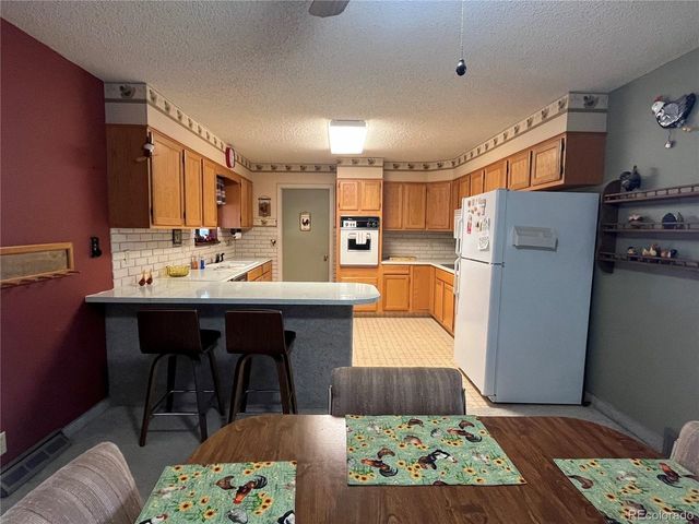 214 6th St, Burlington, CO 80807