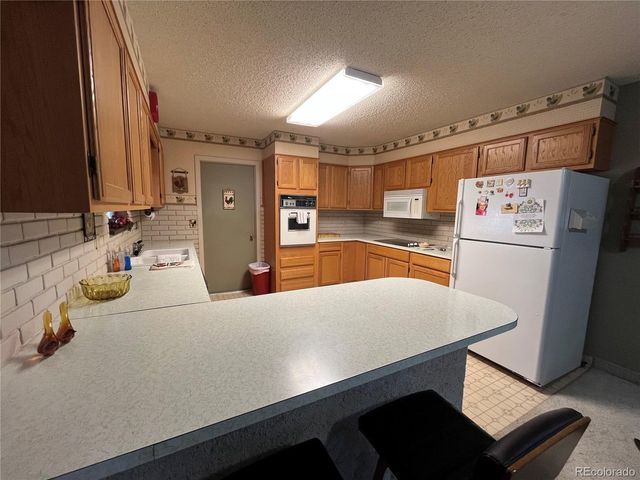 214 6th St, Burlington, CO 80807