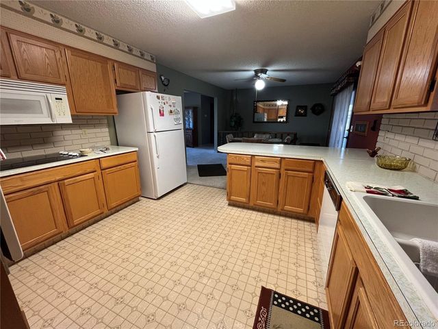 214 6th St, Burlington, CO 80807