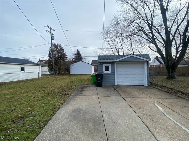 805 E 254th Street, Euclid, OH 44132