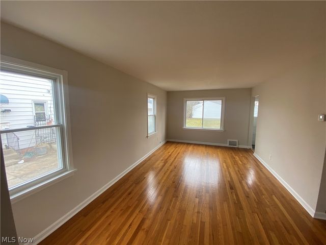 805 E 254th Street, Euclid, OH 44132