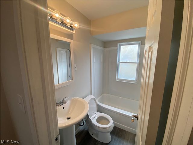 805 E 254th Street, Euclid, OH 44132