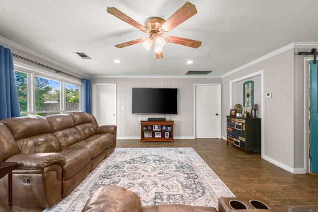 809 Poplar St, Denham Springs, LA 70726