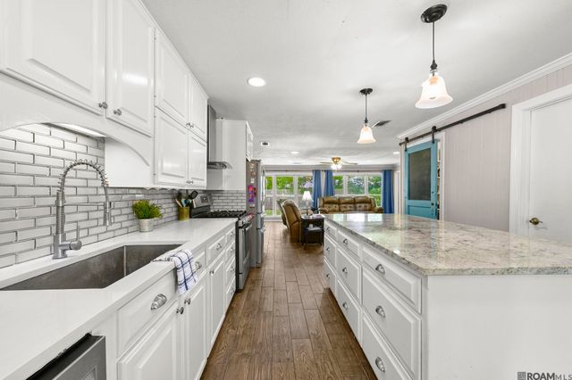 809 Poplar St, Denham Springs, LA 70726