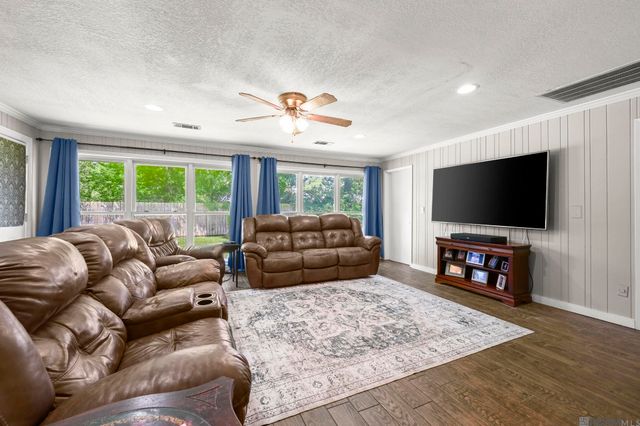809 Poplar St, Denham Springs, LA 70726