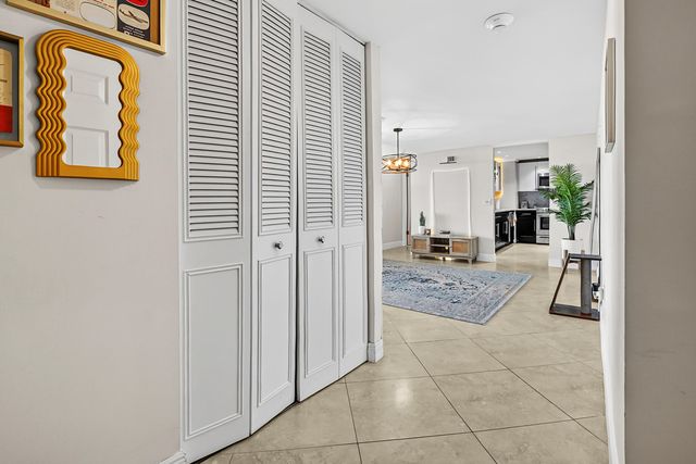 5600 N Flagler Drive 1106, West Palm Beach, FL 33407