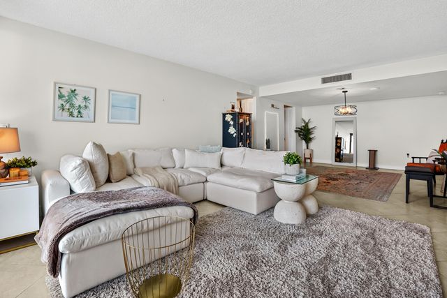 5600 N Flagler Drive 1106, West Palm Beach, FL 33407