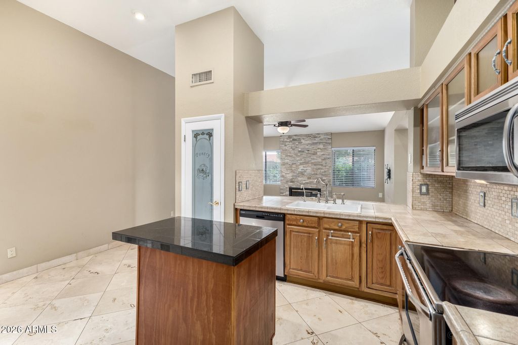 Image 15 of property listing at 9117 E CAPTAIN DREYFUS Avenue, Scottsdale, AZ 85260