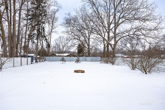 408 E Market Street, Greenville, MI 48838