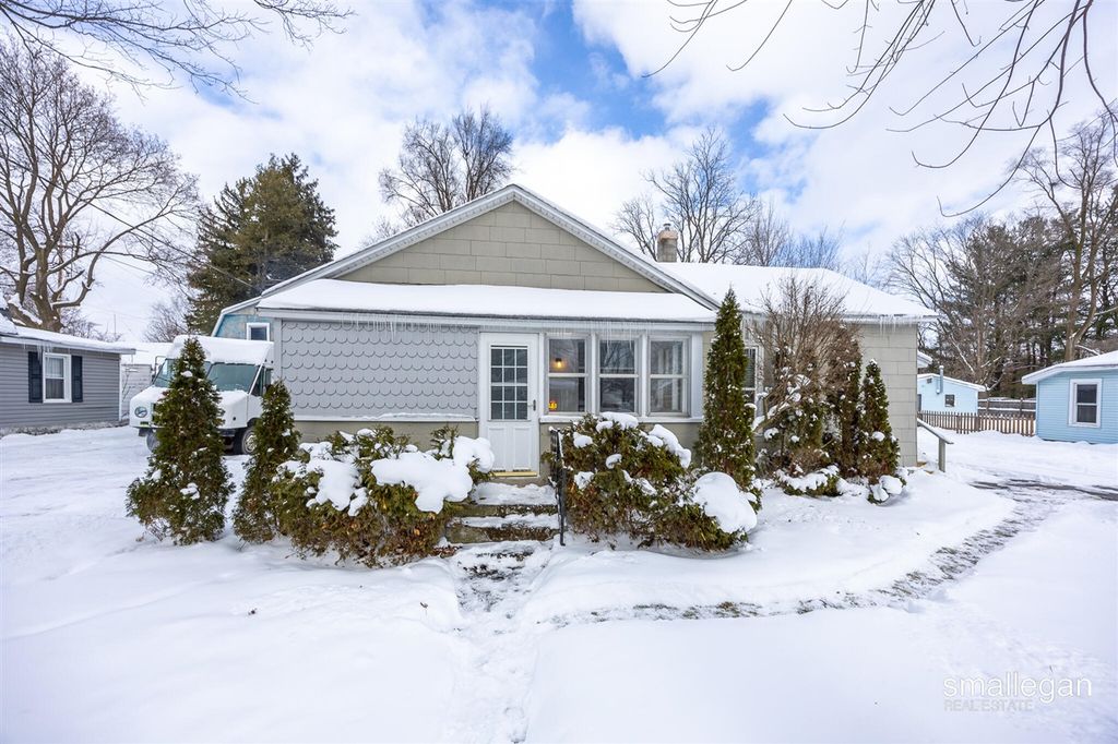 408 E Market Street, Greenville, MI 48838