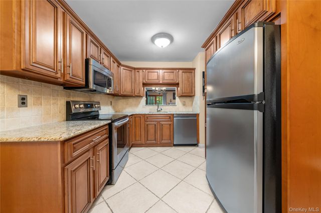 4 Lyndon Court, Bohemia, NY 11716