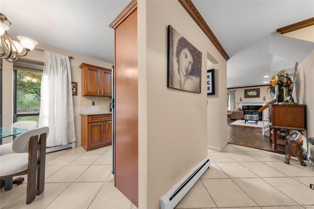 4 Lyndon Court, Bohemia, NY 11716