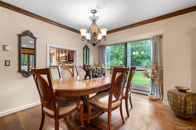 4 Lyndon Court, Bohemia, NY 11716