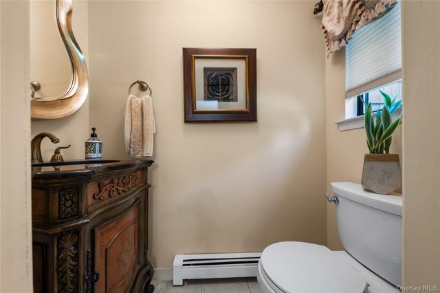 4 Lyndon Court, Bohemia, NY 11716