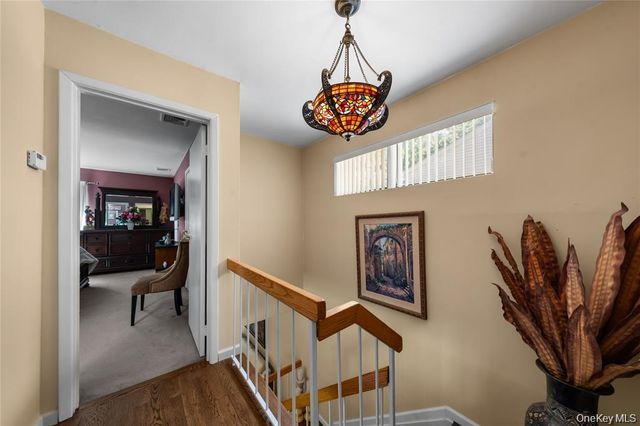 4 Lyndon Court, Bohemia, NY 11716
