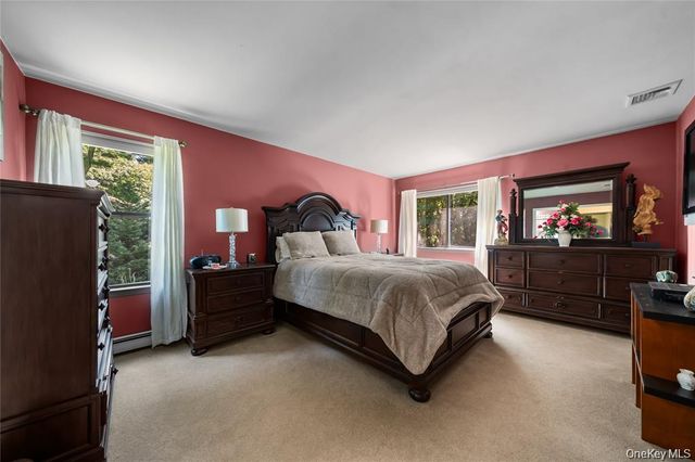 4 Lyndon Court, Bohemia, NY 11716