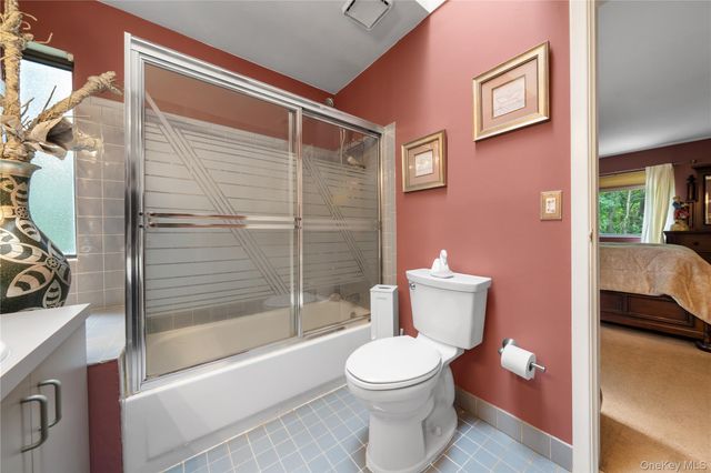 4 Lyndon Court, Bohemia, NY 11716