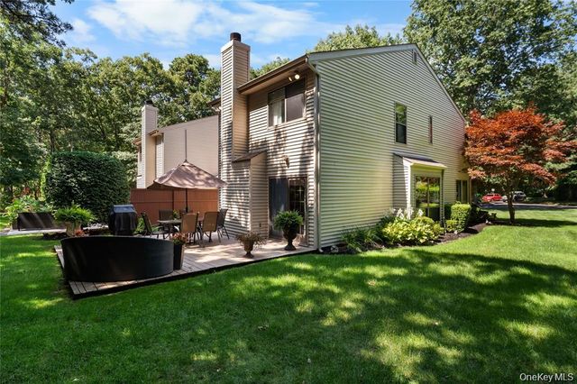 4 Lyndon Court, Bohemia, NY 11716