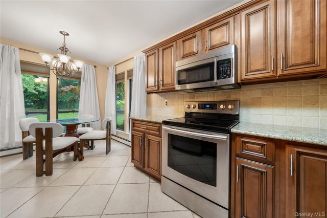 4 Lyndon Court, Bohemia, NY 11716