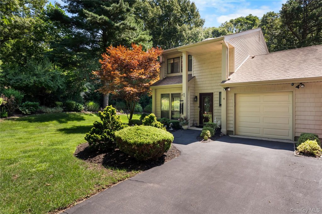 4 Lyndon Court, Bohemia, NY 11716 — photo 2