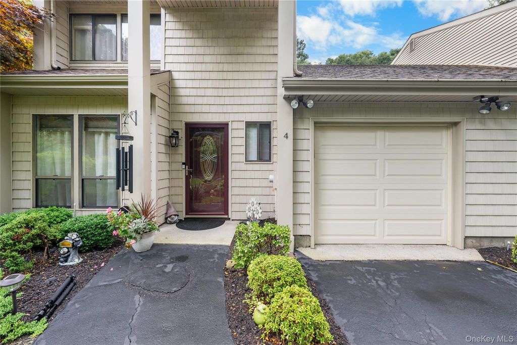 4 Lyndon Court, Bohemia, NY 11716 — photo 3