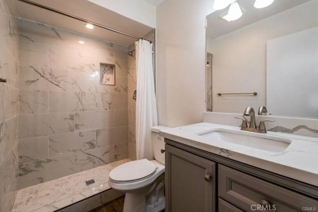 5800 Owensmouth Avenue 14, Woodland Hills, CA 91367