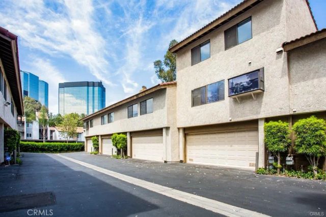 5800 Owensmouth Avenue 14, Woodland Hills, CA 91367