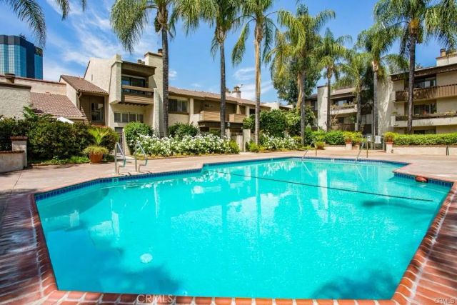 5800 Owensmouth Avenue 14, Woodland Hills, CA 91367