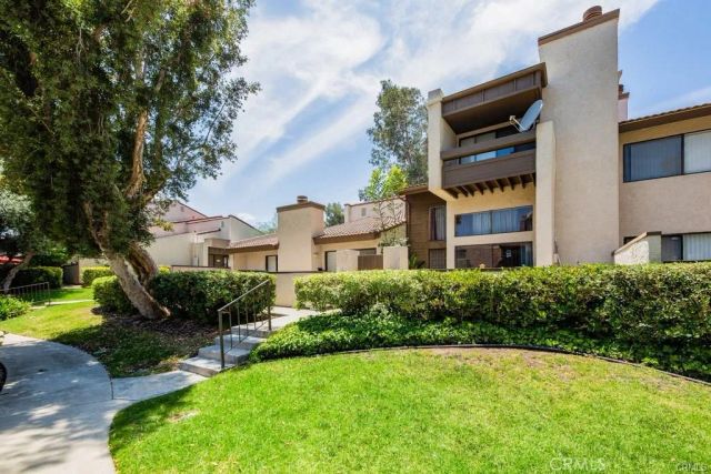 5800 Owensmouth Avenue 14, Woodland Hills, CA 91367