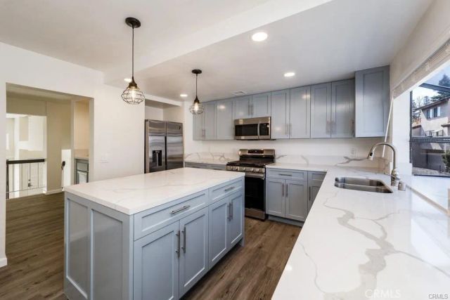 5800 Owensmouth Avenue 14, Woodland Hills, CA 91367